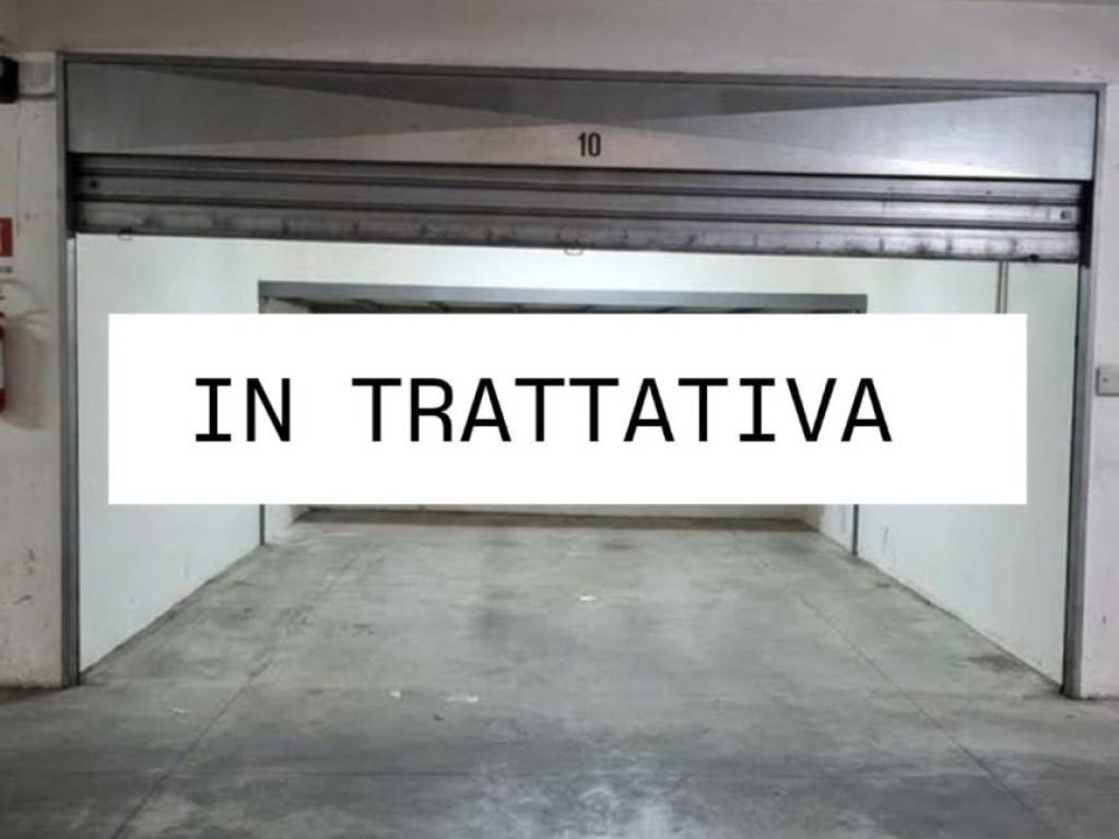 box auto in vendita ad Angri