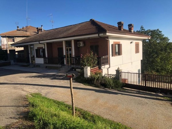 casa indipendente in vendita a Cerretto Langhe