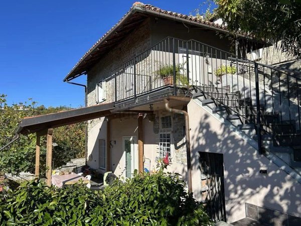 casa indipendente in vendita a Cerretto Langhe
