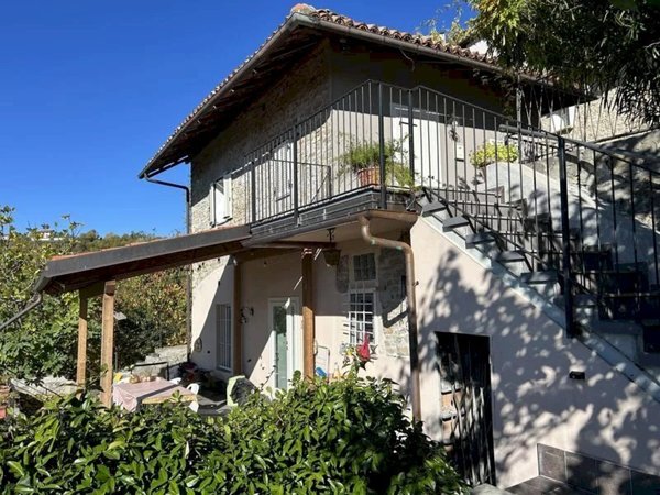casa indipendente in vendita a Cerretto Langhe
