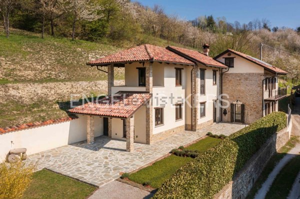 casa indipendente in vendita a Cerretto Langhe