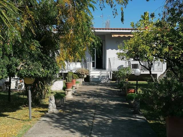 casa indipendente in vendita ad Ascea in zona Marina di Ascea