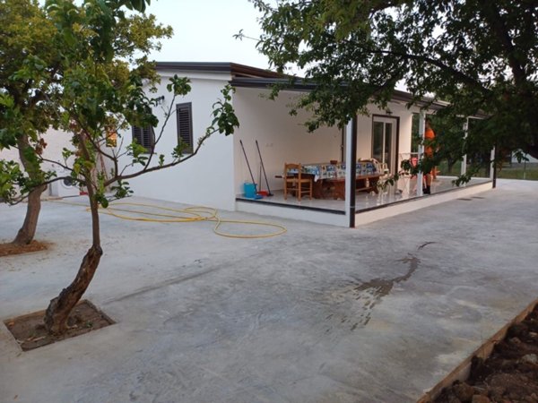 casa indipendente in vendita ad Ascea in zona Marina di Ascea