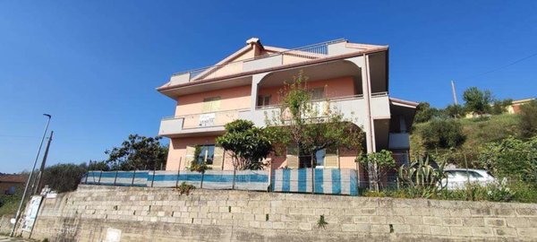 casa indipendente in vendita ad Ascea in zona Stanpella