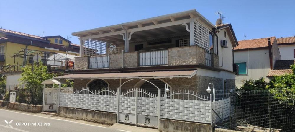 casa indipendente in vendita ad Ascea in zona Marina di Ascea