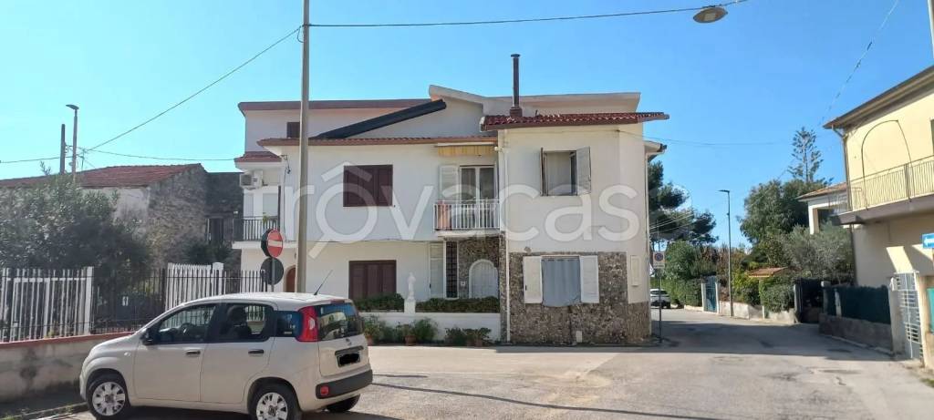 casa indipendente in vendita ad Ascea in zona Marina di Ascea