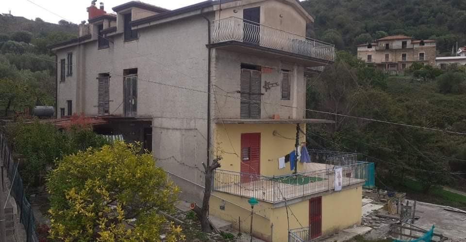 casa indipendente in vendita ad Ascea in zona Marina di Ascea