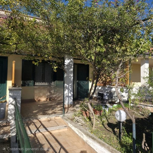 casa indipendente in vendita ad Ascea in zona Marina di Ascea