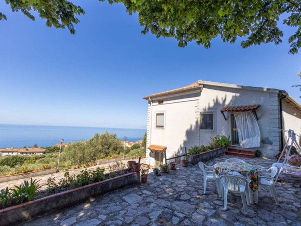 casa indipendente in vendita ad Ascea