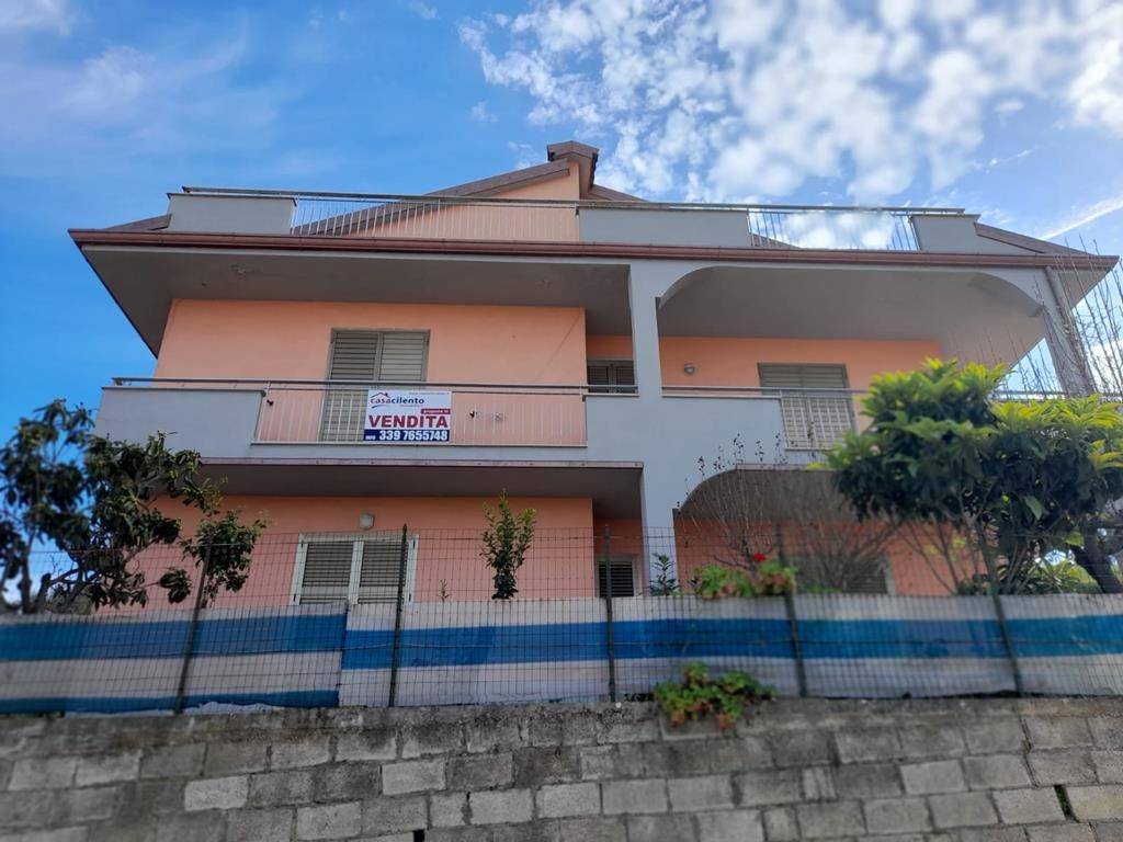 casa indipendente in vendita ad Ascea in zona Stanpella