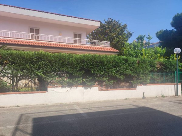 casa indipendente in vendita ad Ascea in zona Marina di Ascea
