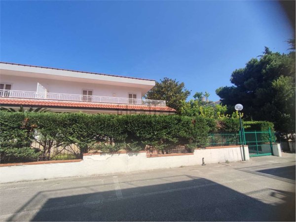 casa indipendente in vendita ad Ascea in zona Marina di Ascea