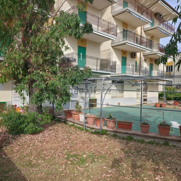 locale commerciale in vendita ad Ascea in zona Marina di Ascea