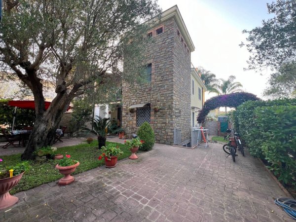 appartamento in vendita ad Ascea in zona Marina di Ascea