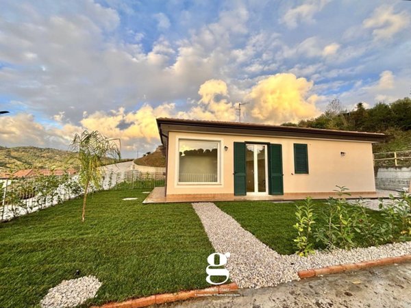 casa indipendente in vendita ad Ascea in zona Marina di Ascea