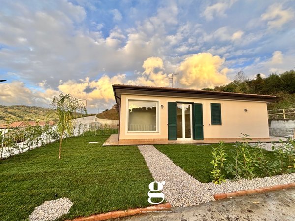 casa indipendente in vendita ad Ascea in zona Marina di Ascea