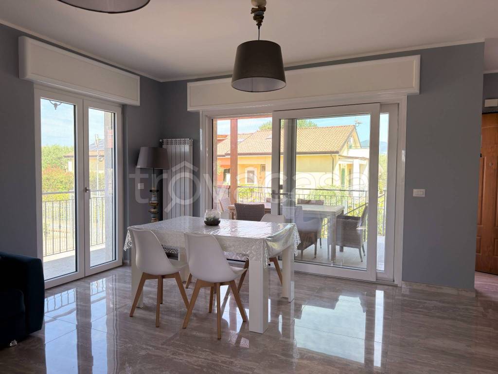 casa indipendente in vendita ad Ascea in zona Marina di Ascea