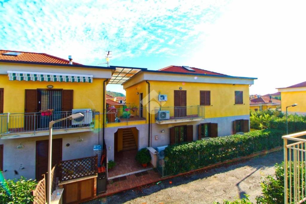 casa indipendente in vendita ad Ascea in zona Marina di Ascea