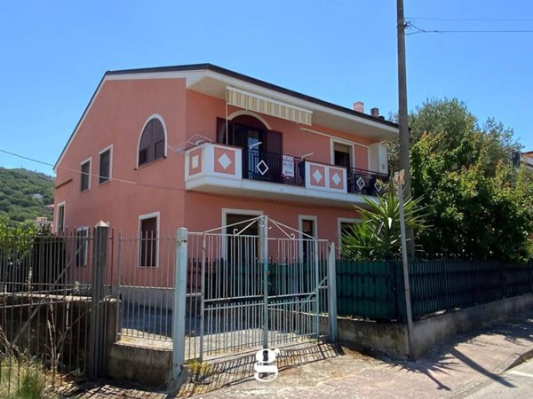 casa indipendente in vendita ad Ascea in zona Marina di Ascea
