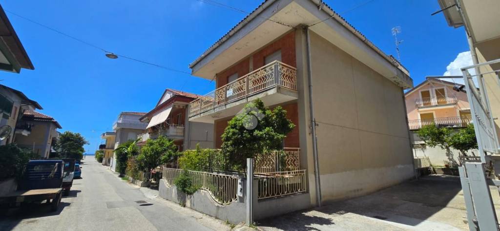 appartamento in vendita ad Ascea in zona Marina di Ascea