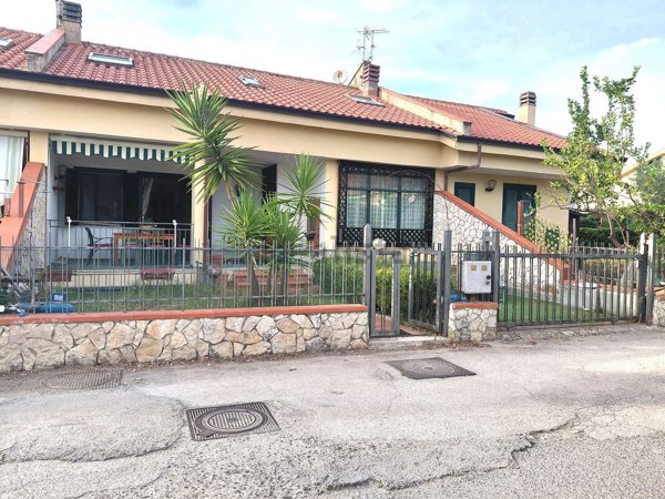 casa indipendente in vendita ad Ascea in zona Marina di Ascea