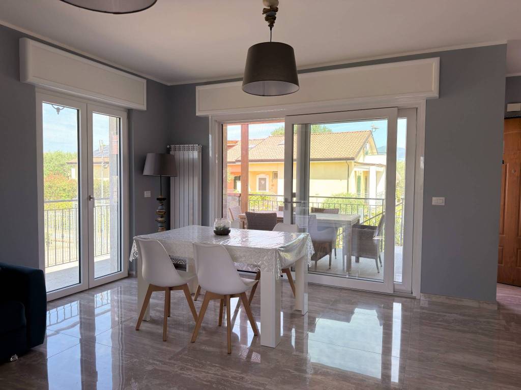 casa indipendente in vendita ad Ascea in zona Marina di Ascea