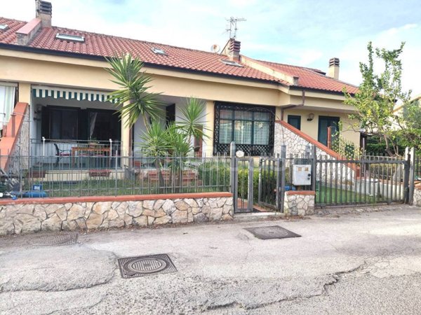 casa indipendente in vendita ad Ascea in zona Marina di Ascea