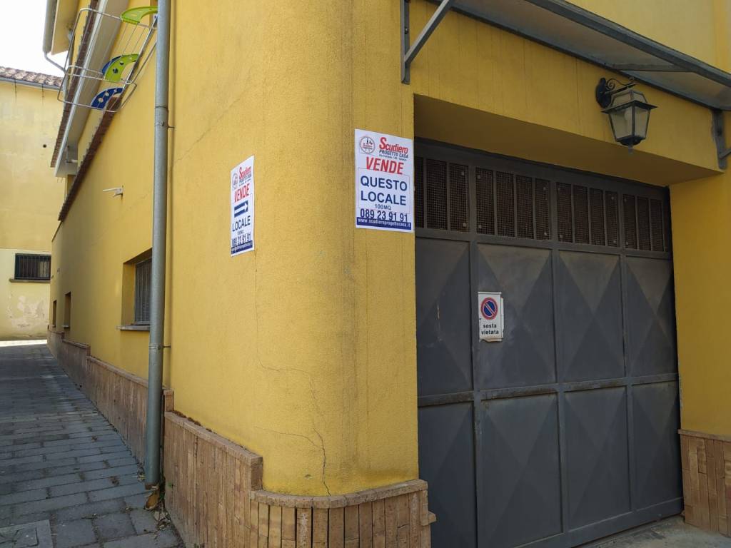 locale commerciale in vendita a Baronissi