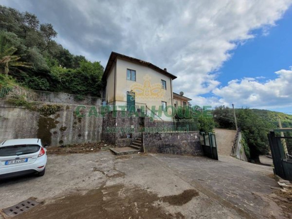 casa indipendente in vendita a Baronissi in zona Caprecano