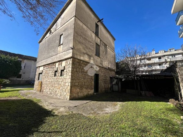 casa indipendente in vendita a Baronissi