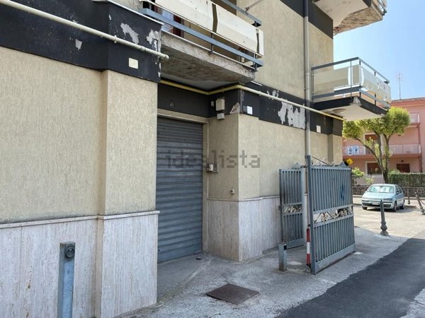 locale commerciale in vendita a Baronissi