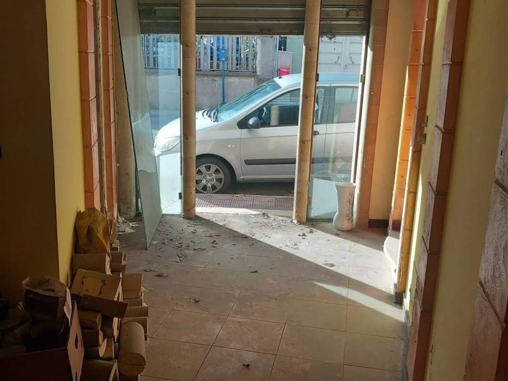 negozio in vendita a Baronissi in zona Antessano