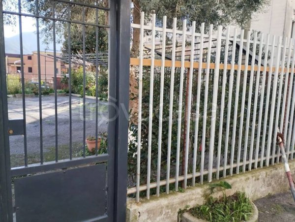 negozio in vendita a Baronissi in zona Saragnano