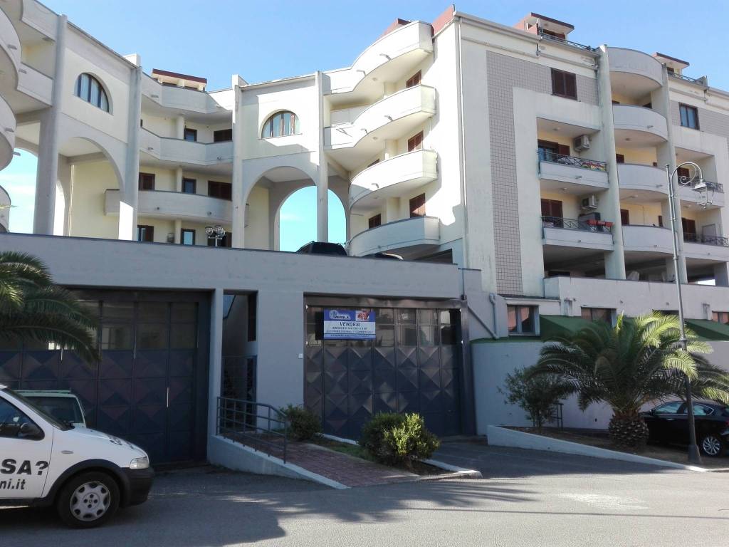 locale commerciale in vendita a Baronissi