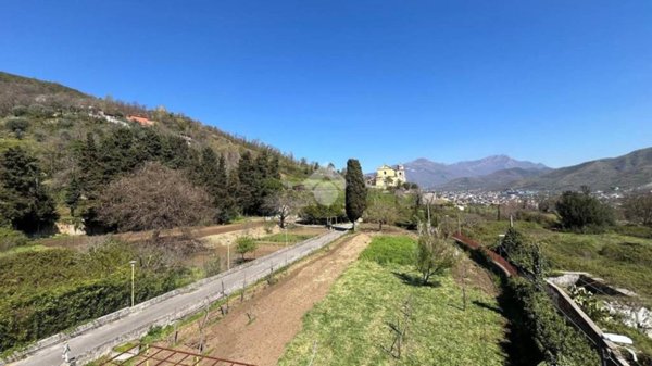 casa indipendente in vendita a Baronissi in zona Saragnano