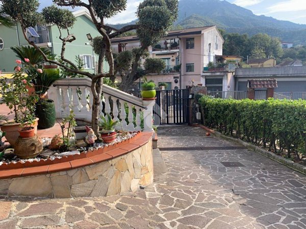 casa indipendente in vendita a Baronissi in zona Antessano