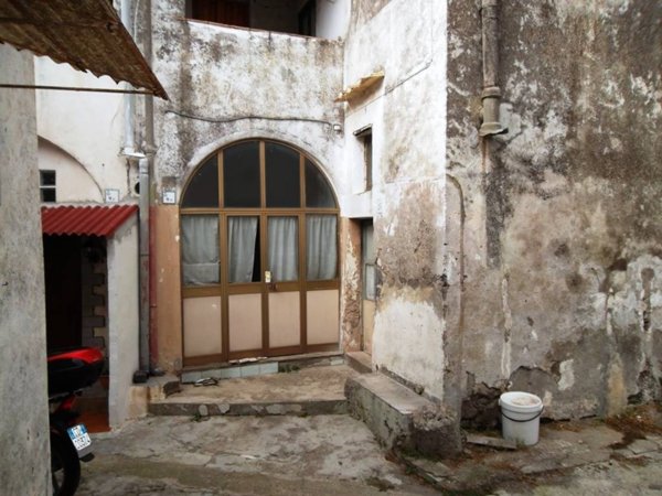 casa indipendente in vendita a Baronissi