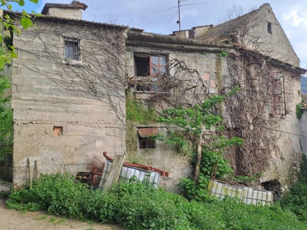 casa indipendente in vendita a Baronissi in zona Caprecano
