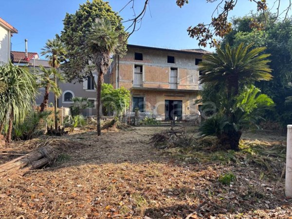 casa indipendente in vendita a Baronissi in zona Saragnano