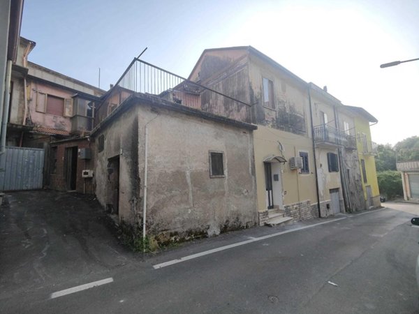 casa indipendente in vendita a Baronissi in zona Caprecano