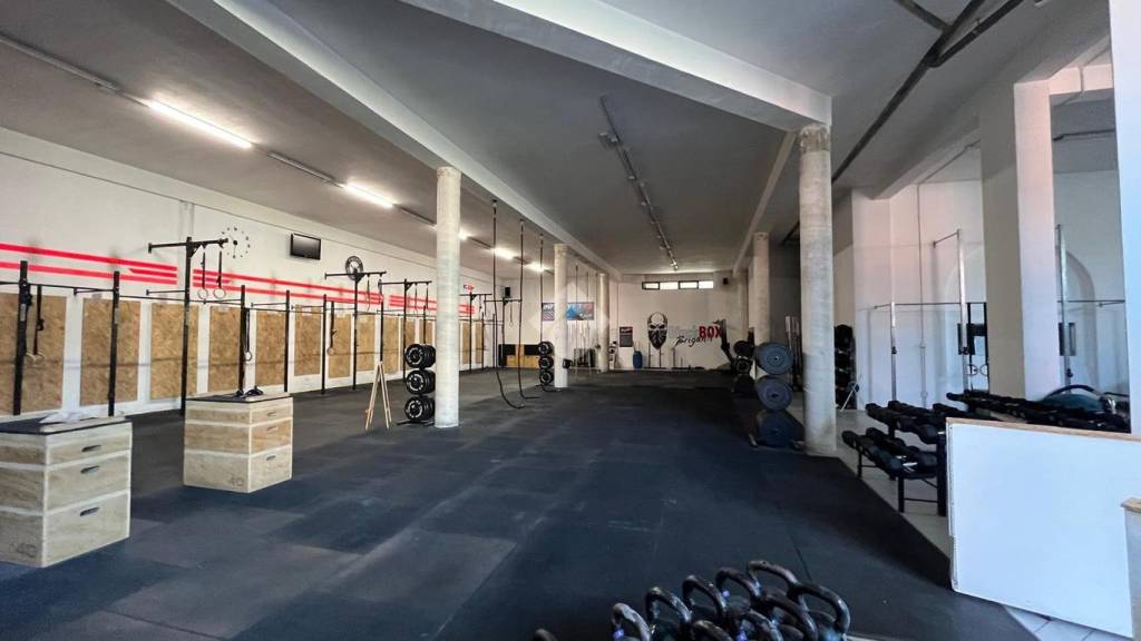 locale commerciale in vendita a Baronissi in zona Antessano