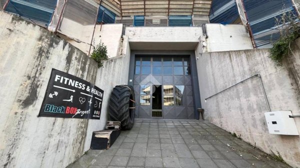 locale commerciale in vendita a Baronissi in zona Antessano