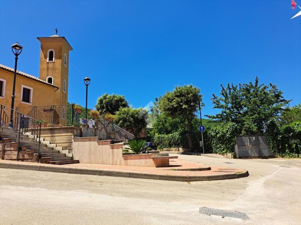 casa semindipendente in vendita a Baronissi in zona Fusara