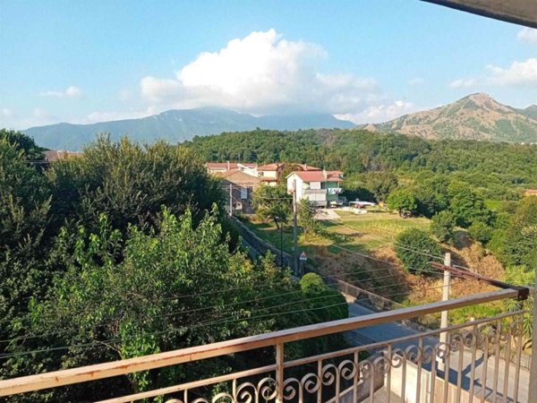 appartamento in vendita a Baronissi in zona Saragnano
