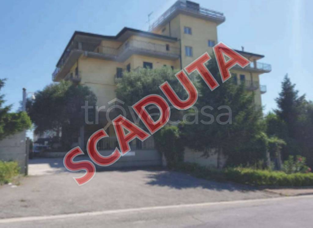 locale commerciale in vendita a Baronissi