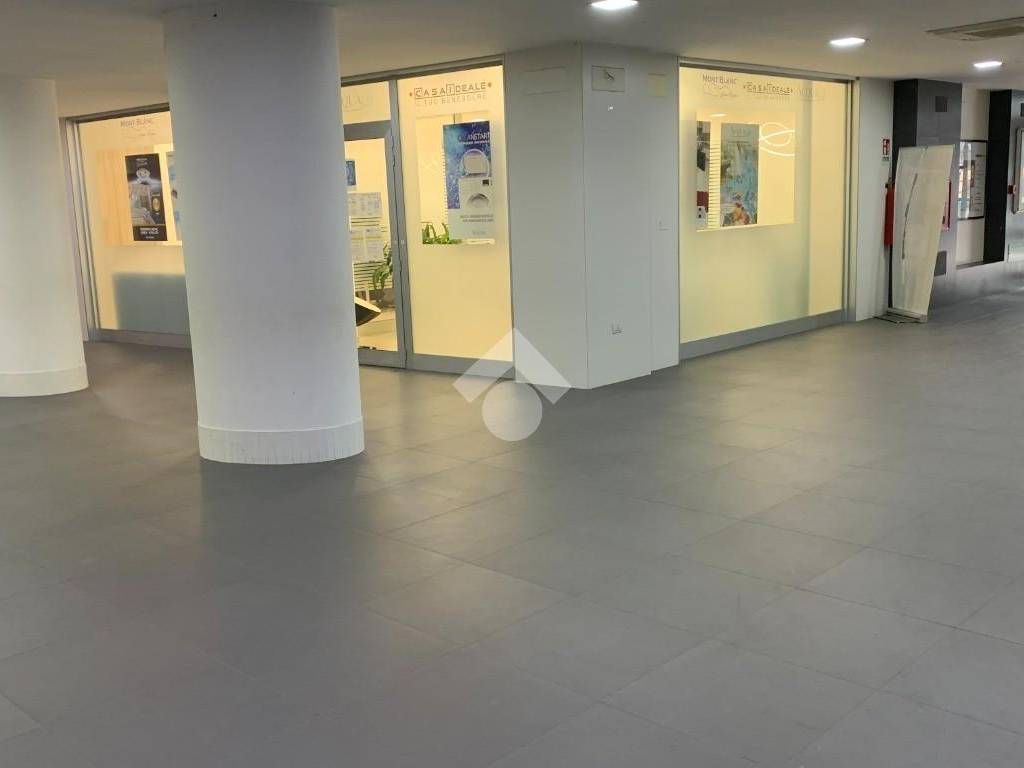 negozio in vendita a Baronissi