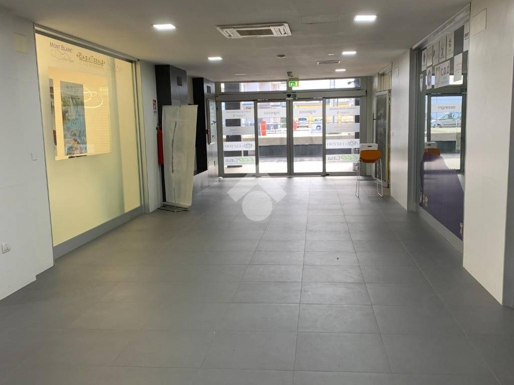 negozio in vendita a Baronissi