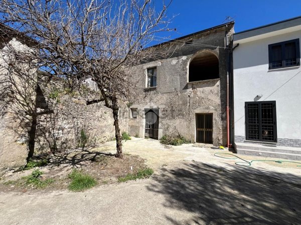 casa semindipendente in vendita a Baronissi in zona Antessano