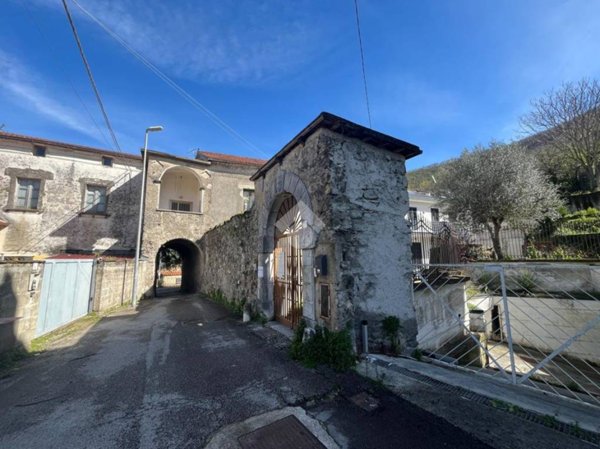 casa indipendente in vendita a Baronissi in zona Antessano