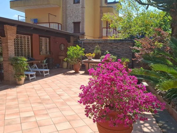 casa indipendente in vendita a Baronissi